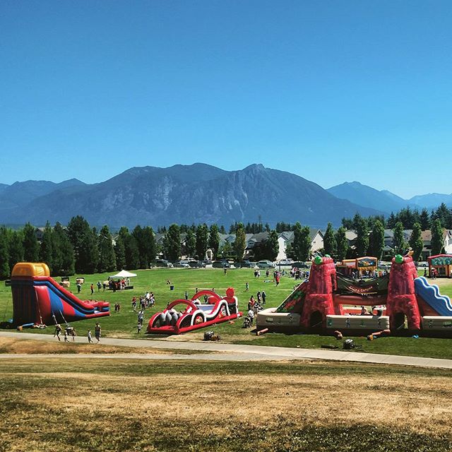 Snoqualmie starts July 4th by bringing a themepark to our backyard. Thx @SnoqualmieGov